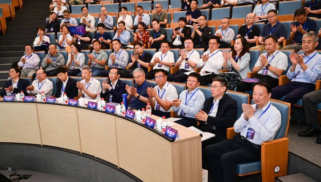 https://news.tongji.edu.cn/__local/D/3A/D7/5B561894C109A1A1B3245879BF6_140E1B3B_246D7.jpg